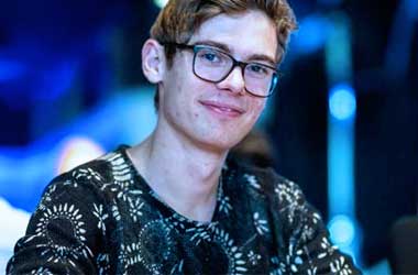 Fedor Holz Wins His First World Series of Poker Bracelet