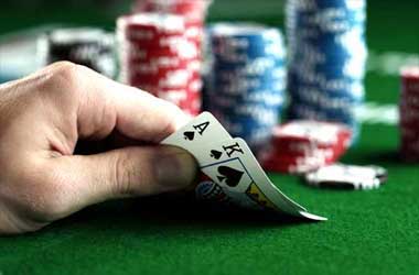 Twitter Poll Indicates U.S. Poker Players Want Eight-Handed Play